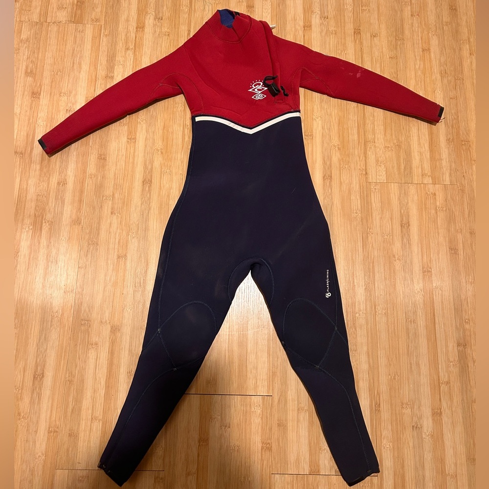 Almost brand new Rip Curl 4/3 wetsuit